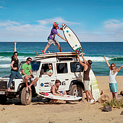 Clases de surf con 4WD Guiando con nuestros Landrovers Clases de surf con 4WD Guiando con nuestros Landrovers
