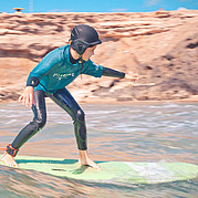 Niños surfeando en Fuerteventura Niños surfeando en Fuerteventura