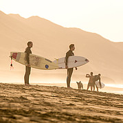 Sur de Fuerteventura, surfistas en Cofete