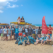 Limpieza de playas en una de nuestras playas de surf favoritas Limpieza de playas en una de nuestras playas de surf favoritas