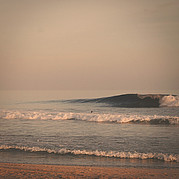 Rompiendo olas en el sur de Fuerteventura