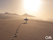 Surfistas en el spot de Cofete